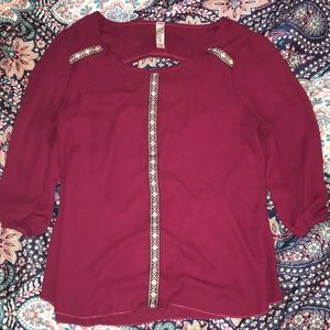 Maroon 1/2 sleeve top.